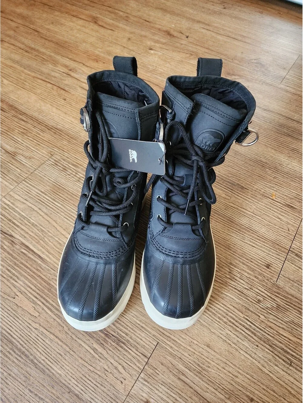 Size 8 Sorel Waterproof Winter Boots Black and White Rubber Sole Size 8